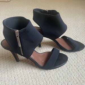 Elegant Donald J. Pliner Black Heels